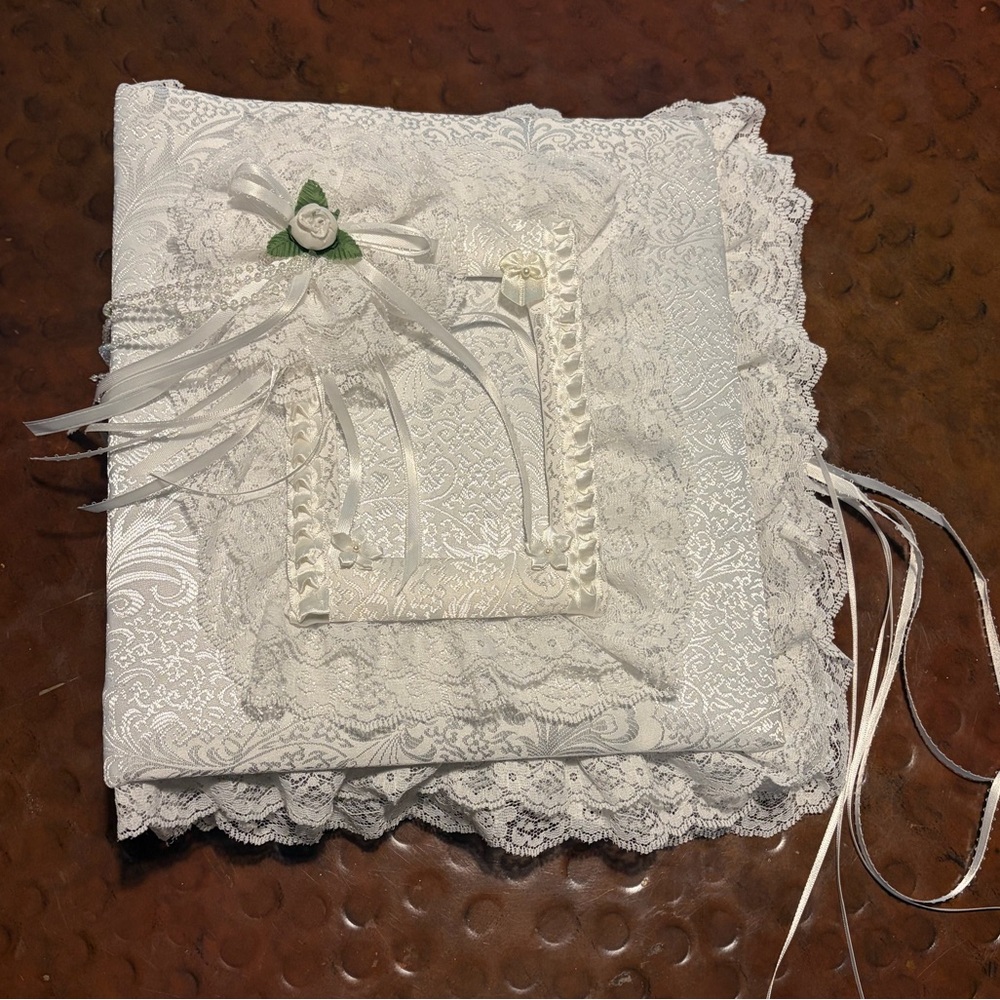 White lace scrap book NWOT